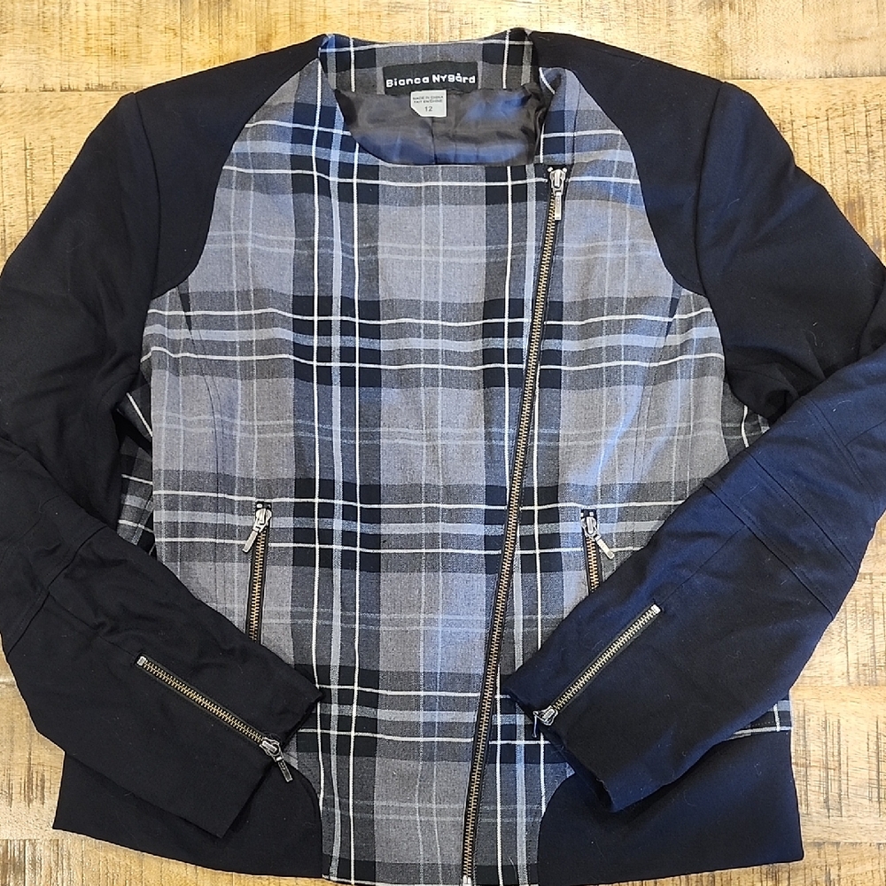 Bianca Nygard Gray/Black Plaid Asymetrical Zip Up Light Weight Jacket. Size 12